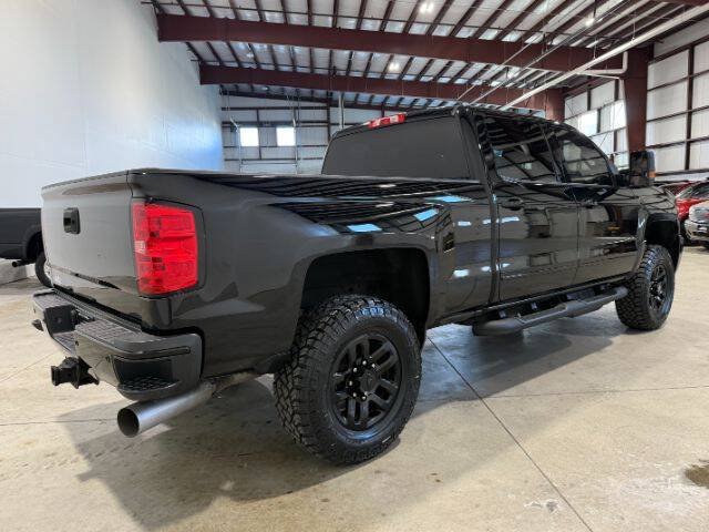 Used 2018 Chevrolet Silverado 2500 LT w/ Midnight Edition AWD/4WD image 8