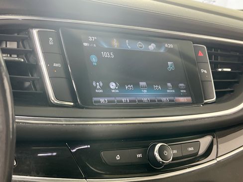 Used 2019 Buick Enclave Essence image 15