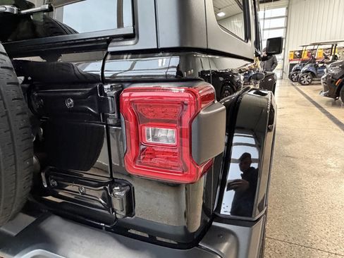 Used 2022 Jeep Wrangler Unlimited Sahara w/ Cold Weather Group image 14