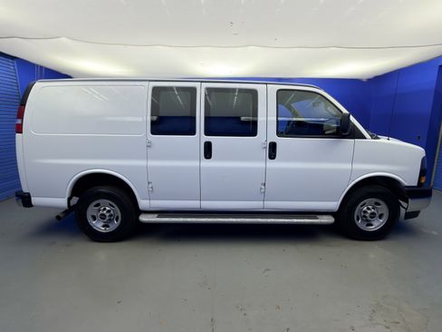 Used 2024 GMC Savana 2500 w/ Driver Convenience Package RWD image 8