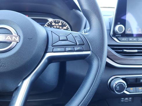 Used 2023 Nissan Altima 2.5 SV image 17