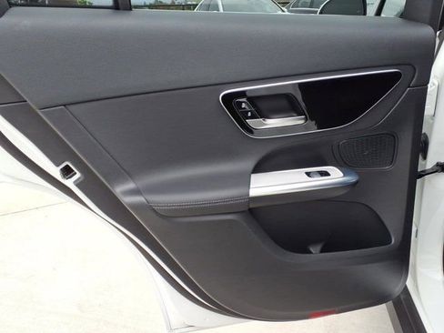 Used 2025 Mercedes-Benz GLC 300 image 17