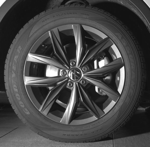 Used 2024 Volkswagen Tiguan Wolfsburg Edition AWD/4WD image 25