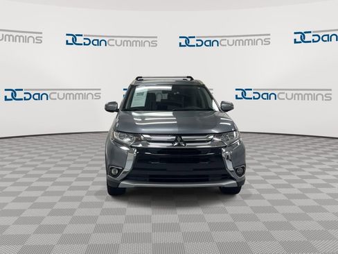 Used 2016 Mitsubishi Outlander SE image 3