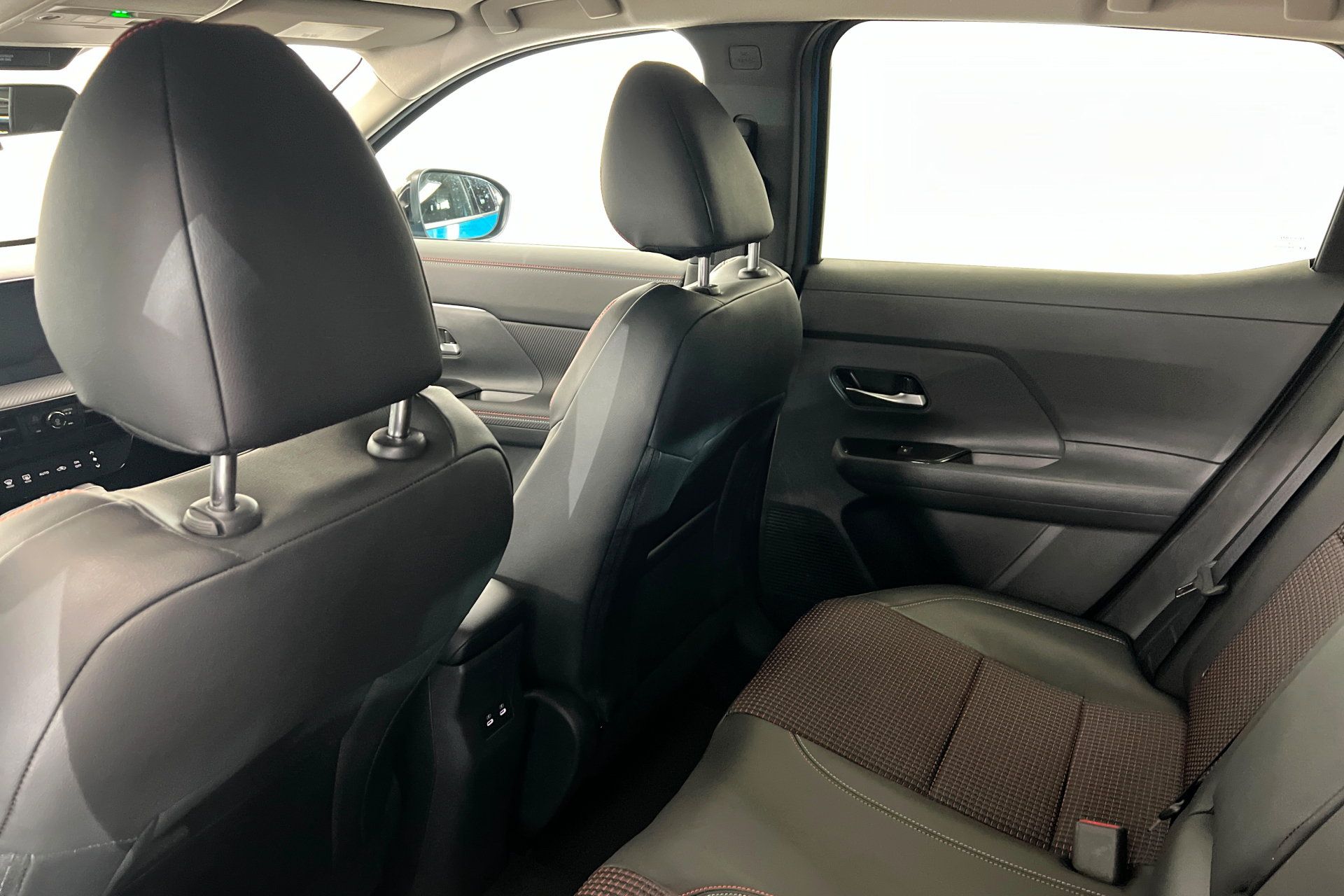 New 2026 Nissan Kicks SR FWD image 19