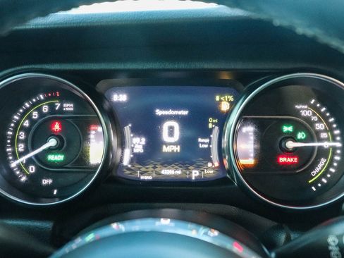 Used 2022 Jeep Wrangler Unlimited Sahara image 25