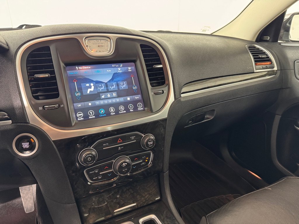 Used 2019 Chrysler 300 Limited AWD/4WD image 13