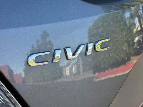 Used 2018 Honda Civic EX image 7