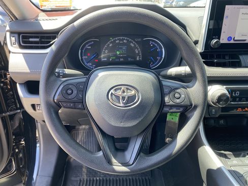 Used 2023 Toyota RAV4 LE AWD/4WD image 11