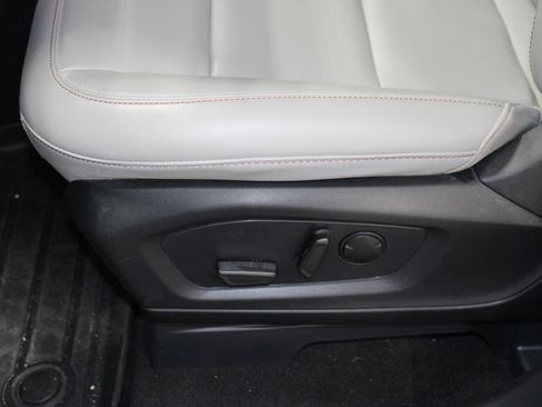 Used 2025 Ford Explorer Active w/ Active Comfort Package image 16