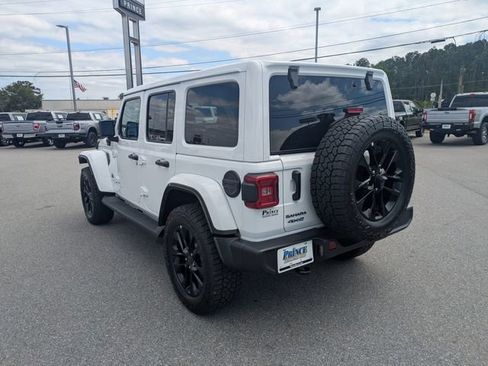 Used 2025 Jeep Wrangler Unlimited Sahara AWD/4WD image 7