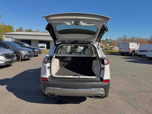 Used 2019 Jeep Cherokee Limited image 31