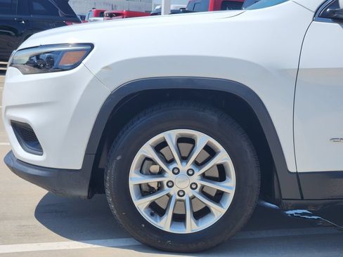 Used 2019 Jeep Cherokee Latitude w/ Popular Appearance Group FWD image 8