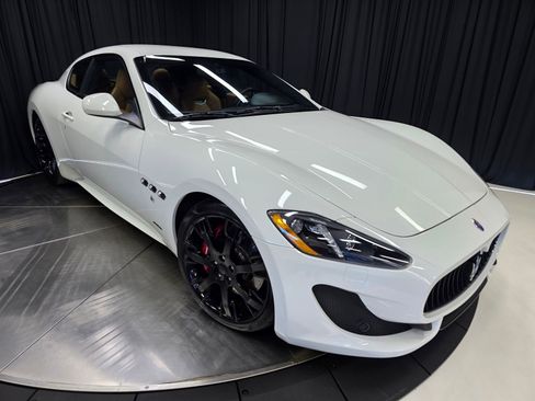 Used 2015 Maserati GranTurismo Sport RWD image 43