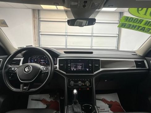 Used 2019 Volkswagen Atlas SEL R-Line AWD/4WD image 4