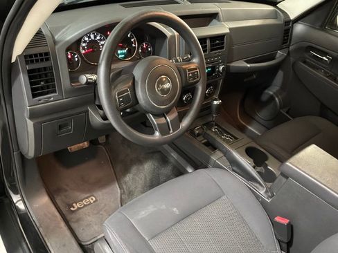 Used 2012 Jeep Liberty Sport image 16