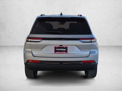 New 2025 Jeep Grand Cherokee Altitude image 7