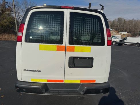 Used 2017 Chevrolet Express 2500 image 4