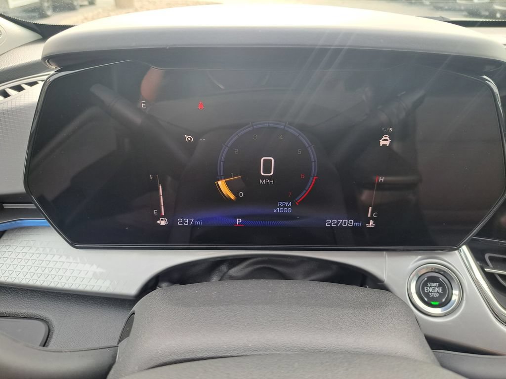 Used 2025 Chevrolet Trax LT w/ LT Convenience Package FWD image 10