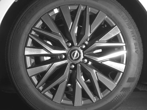 Used 2025 Nissan Altima 2.5 SV FWD image 12