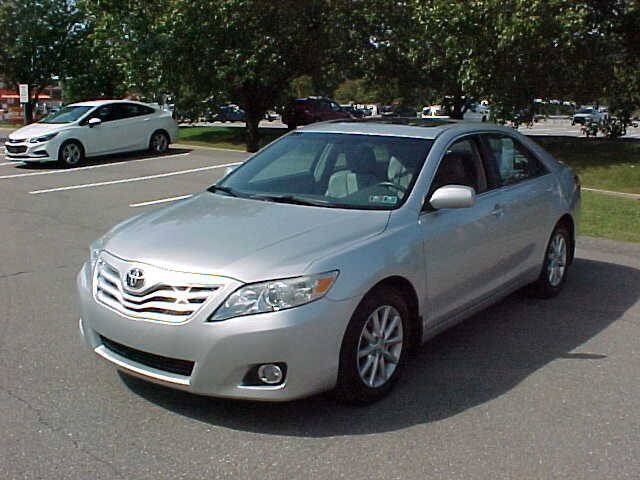 Used 2011 Toyota Camry XLE w/ SE/XLE Extra-Value Pkg FWD image 5