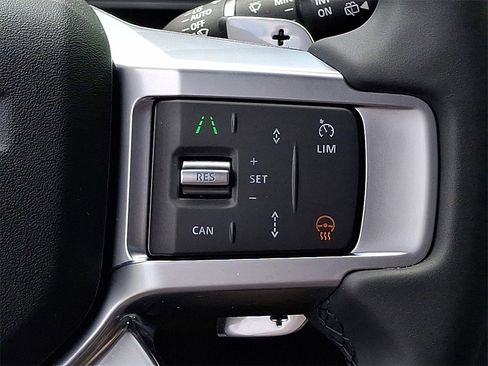 New 2025 Land Rover Discovery S image 19