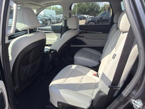 Used 2025 Kia Telluride S FWD image 8