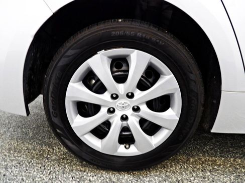 Used 2021 Toyota Corolla LE FWD image 20