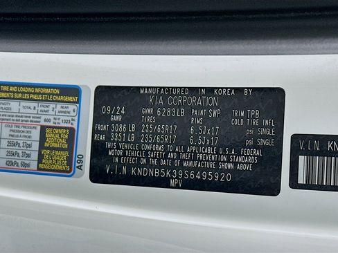 Used 2025 Kia Carnival FWD image 12