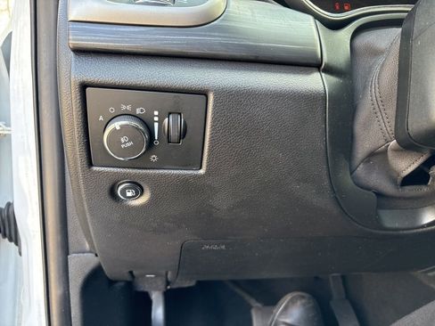 Used 2021 Jeep Grand Cherokee Laredo image 16