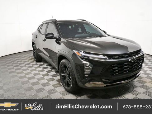 Used 2025 Chevrolet Trax ACTIV w/ Sunroof Package FWD image 1