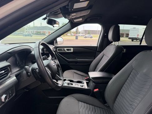 Used 2020 Ford Explorer XLT w/ Comfort Package AWD/4WD image 9