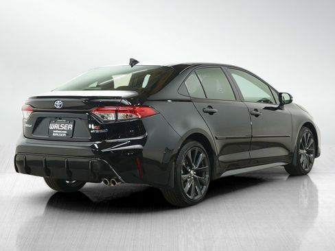 Used 2024 Toyota Corolla SE w/ SE Package image 5