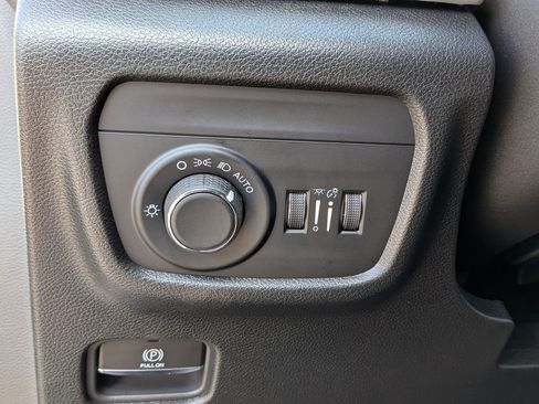 New 2025 Jeep Grand Cherokee Altitude image 16