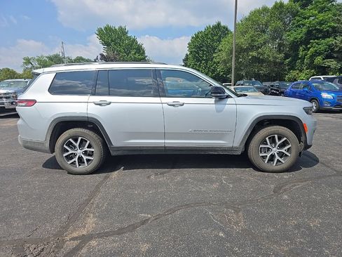 Used 2025 Jeep Grand Cherokee L Limited w/ Trailer Tow Package AWD/4WD image 5