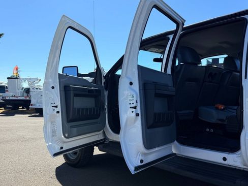 Used 2016 Ford F550 4x4 Crew Cab Super Duty w/ Power Equipment Group image 29