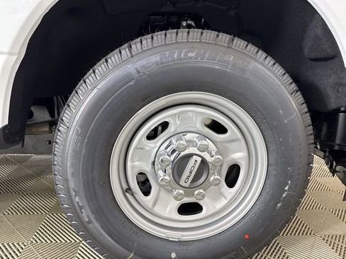 New 2026 Ford F250 XL w/ XL Chrome Package image 24