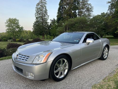 Used 2004 Cadillac XLR RWD image 30