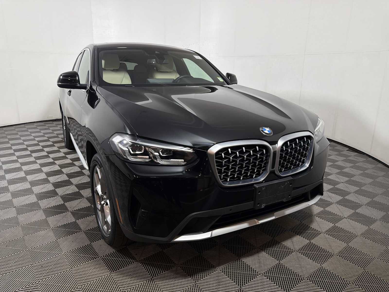 Used 2023 BMW X4 xDrive30i w/ Premium Package AWD/4WD image 2