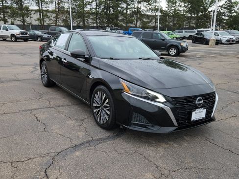 Used 2024 Nissan Altima 2.5 SV FWD image 20