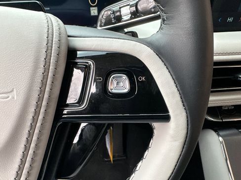 Used 2025 Lincoln Aviator AWD w/ Equipment Group 101A image 20