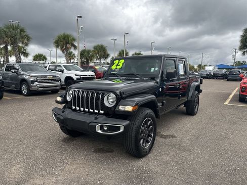Used 2023 Jeep Gladiator Overland image 12