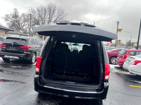 Used 2017 Dodge Grand Caravan SE image 7