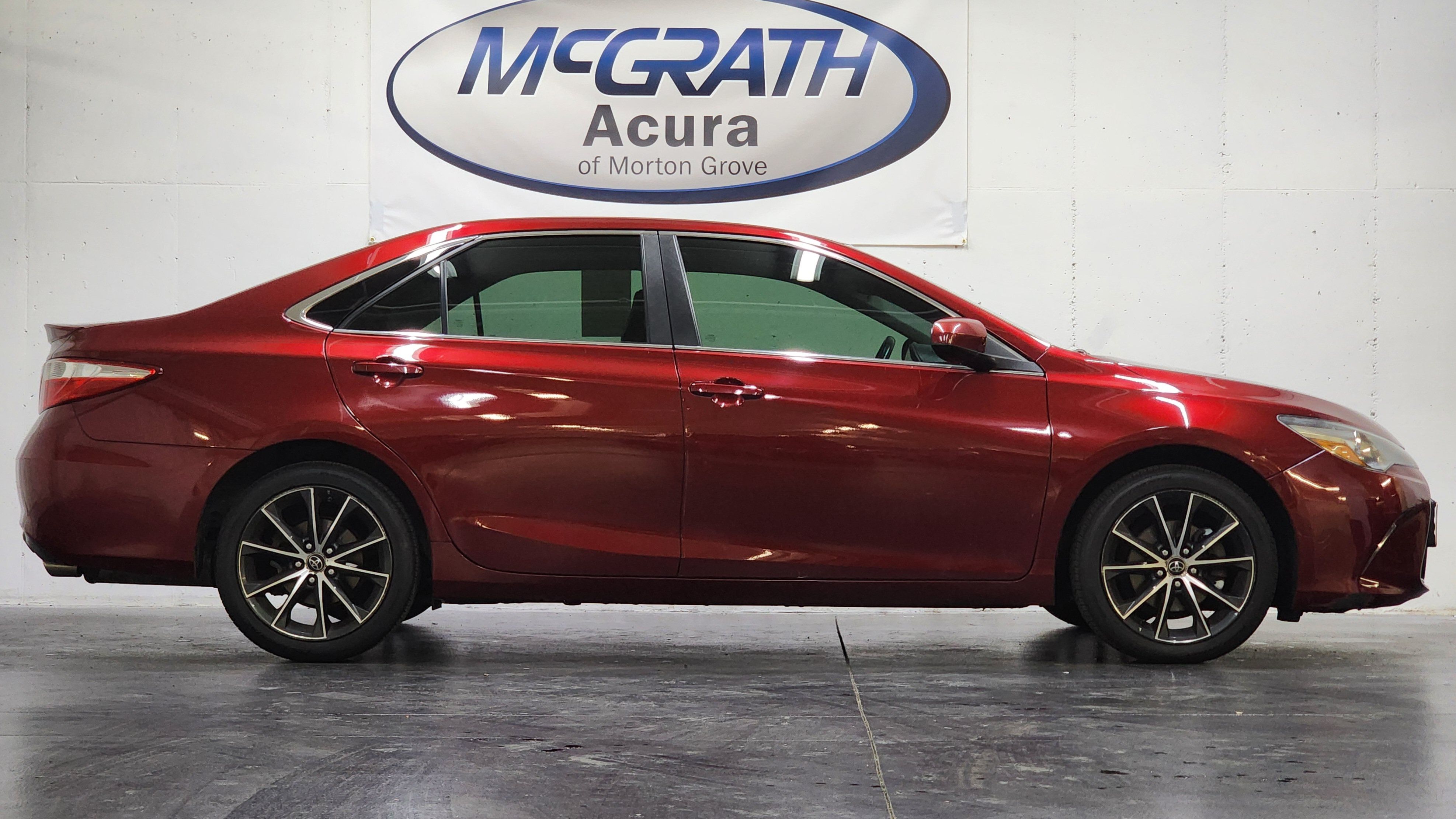 Used 2016 Toyota Camry XSE w/ Moonroof Package FWD image 5