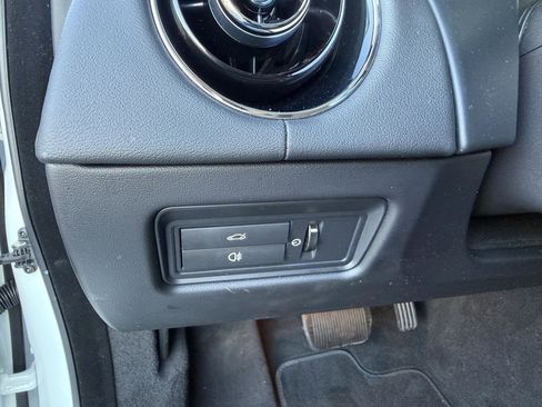 Used 2017 Jaguar XJ R-Sport image 14