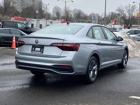 Certified 2024 Volkswagen Jetta SE w/ Panoramic Sunroof Package image 2