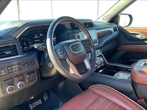 Used 2023 GMC Yukon Denali Ultimate image 16