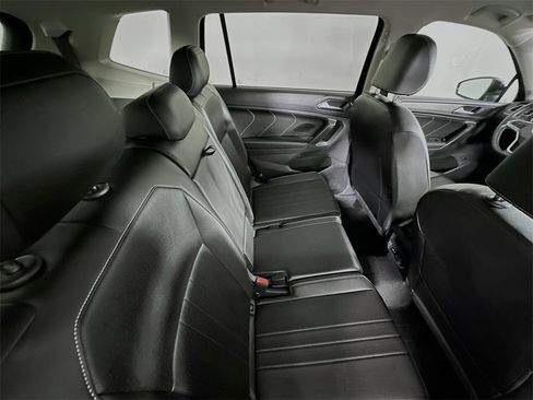 Used 2024 Volkswagen Tiguan SE image 25