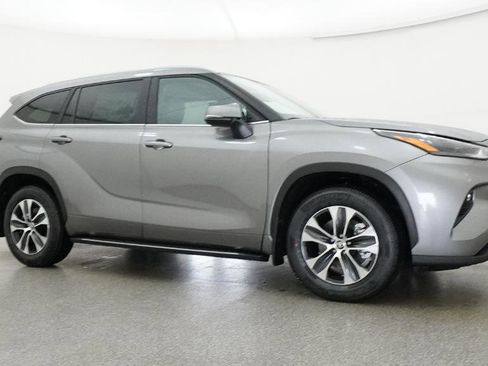 New 2026 Toyota Highlander XLE image 26