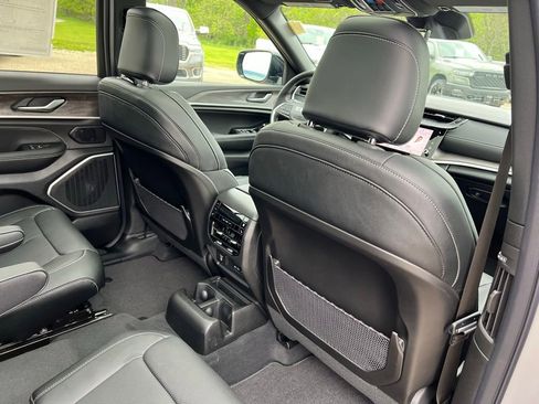 New 2026 Jeep Grand Cherokee L Limited AWD/4WD image 19